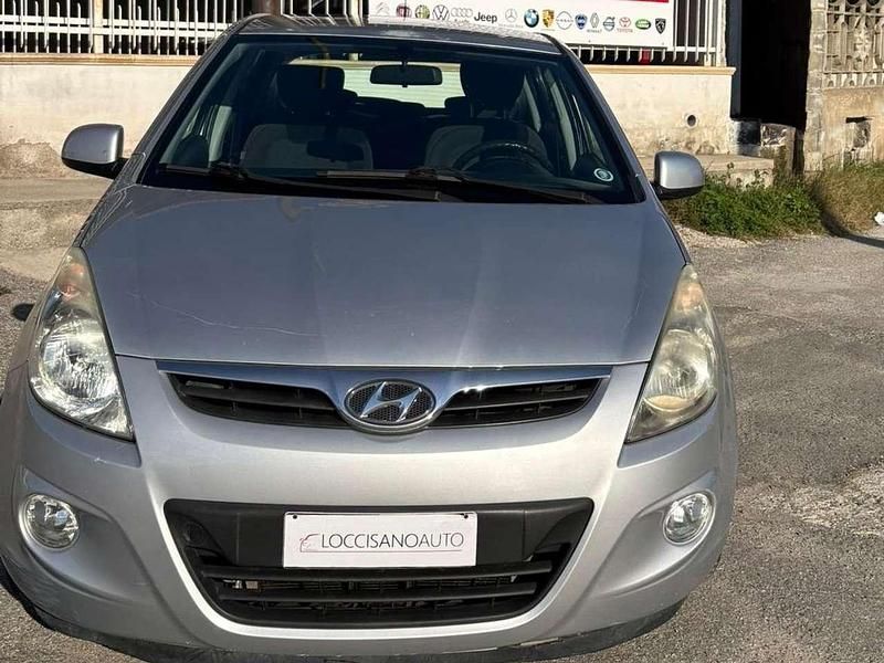 Usata Hyundai i20 Comfort 77 CV (56 kW) 2009 Argento Utilitaria