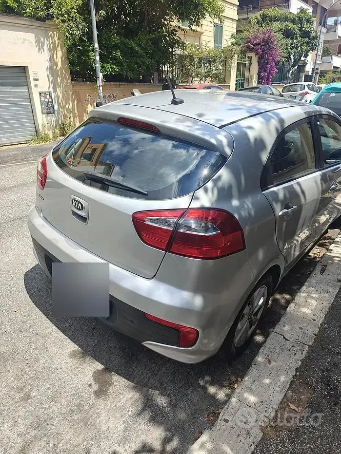 Usata Kia Rio 85 CV (62 kW) 2016 Grigio Utilitaria