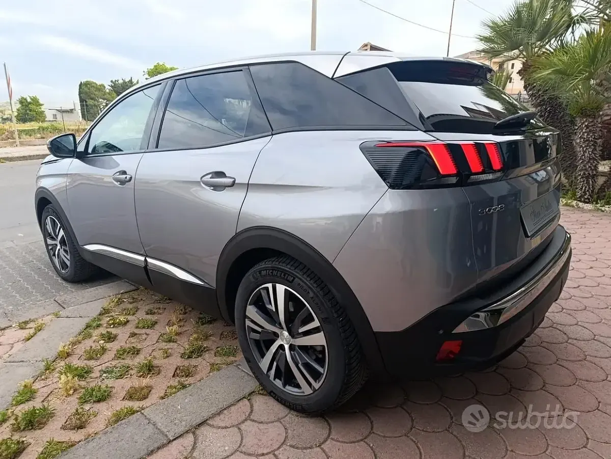 Usata Peugeot 3008 Allure 131 CV (96 kW) 2023 Grigio SUV