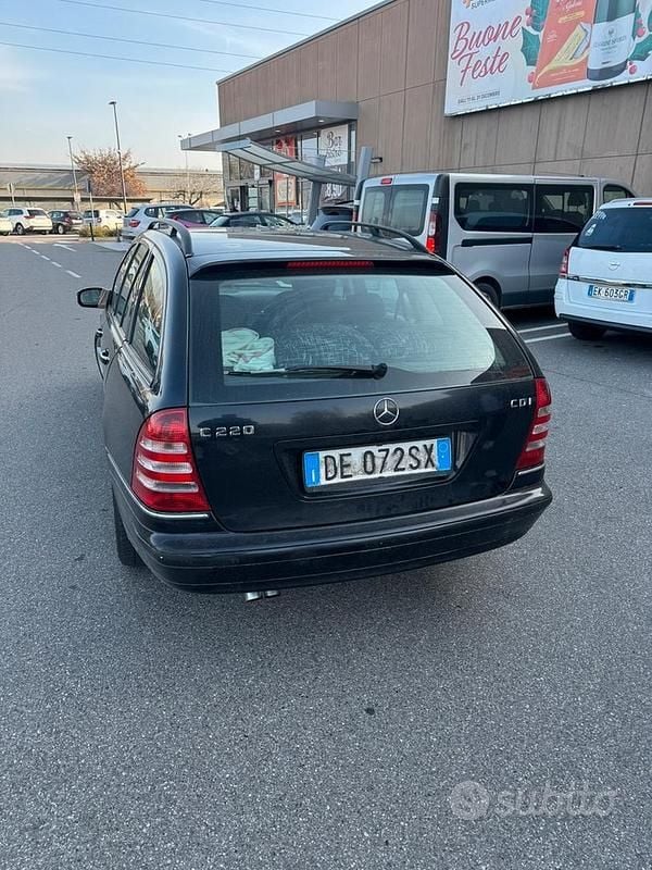 Usata Mercedes C220 150 CV (110 kW) 2006 Blu Station wagon