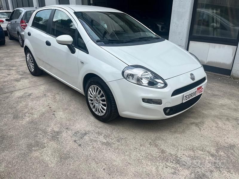 Usata Fiat Punto Street 85 CV (62 kW) 2014 Bianco Utilitaria