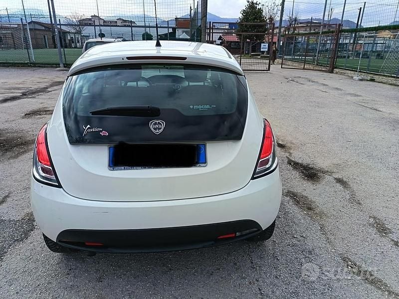 Usata Lancia Ypsilon 95 CV (69 kW) 2014 Bianco Utilitaria