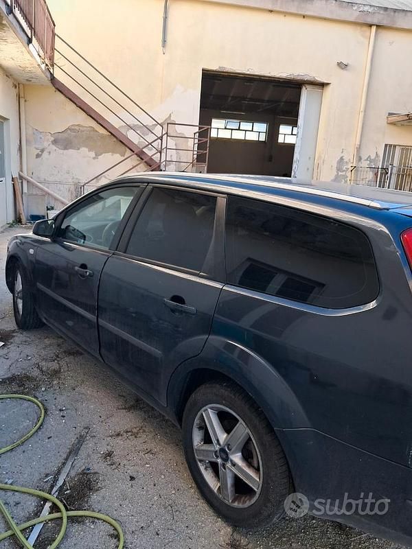 Usata Ford Focus 109 CV (80 kW) 2007 Marrone Station wagon