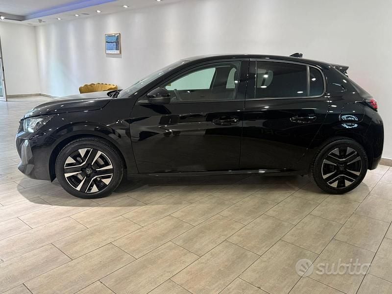 Usata Peugeot 208 100 CV (73 kW) 2025 Nero Utilitaria