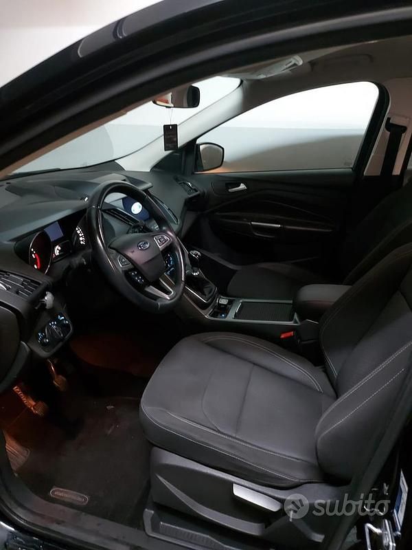 Usata Ford Kuga 120 CV (88 kW) 2018 Nero SUV