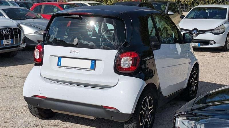 Usata Smart ForTwo Coupé 61 CV (44 kW) 2015 Bianco Utilitaria