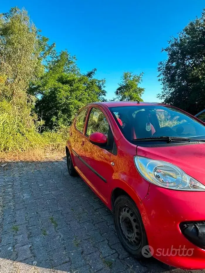 Usata Peugeot 107 68 CV (50 kW) 2007 Rosso Utilitaria