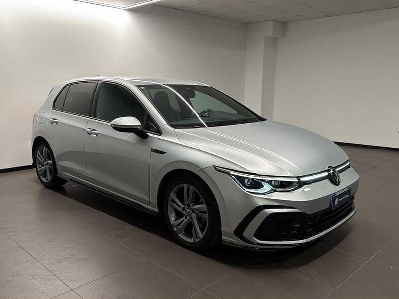 Usata VW Golf VIII R-line 150 CV (110 kW) 2023 Argento Utilitaria