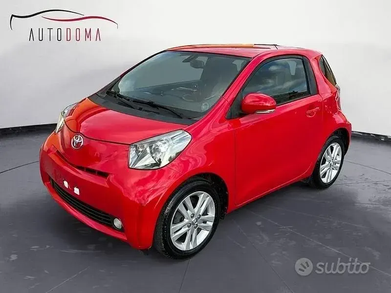 Usata Toyota iQ 98 CV (72 kW) 2011 Rosso Utilitaria