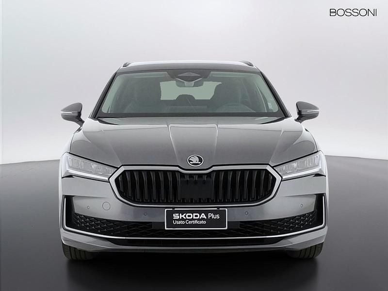 Usado Skoda Superb Selection 150 CV (110 kW) 2025 Gris Familiar