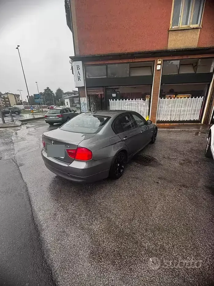 Usata BMW 320 177 CV (130 kW) 2009 Grigio Berlina