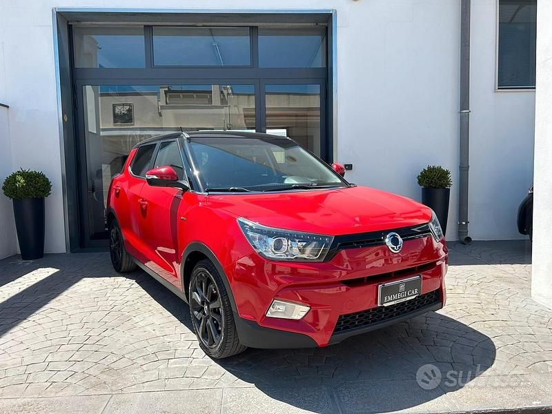 Rosso Usata 2016 Ssangyong (KGM) Tivoli SUV | 7800 € (Buon prezzo) - Immagine 1/4