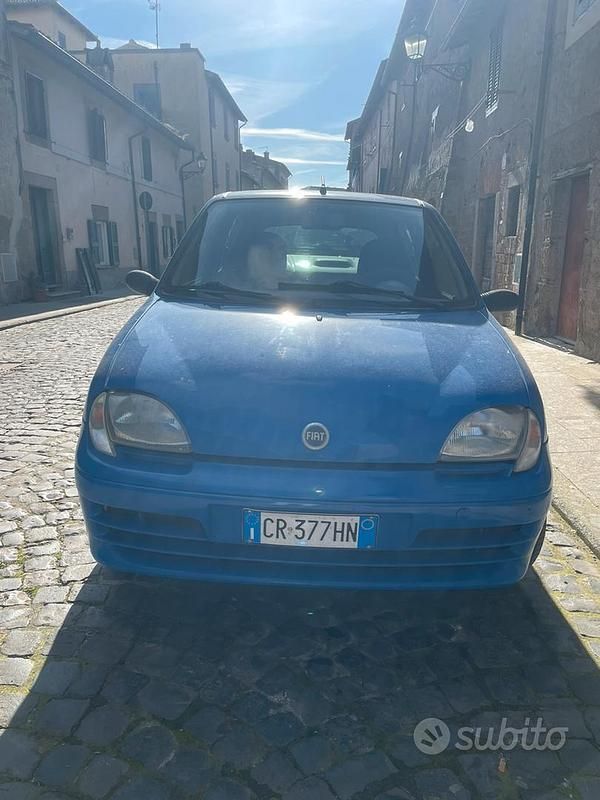 Usata Fiat 600 54 CV (39 kW) 2004 Blu Berlina