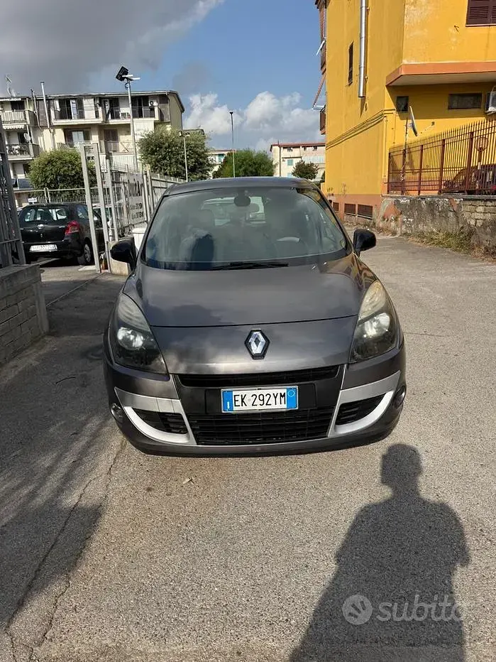 Usata Renault Scénic III Luxe 131 CV (96 kW) 2011 Grigio Monovolume