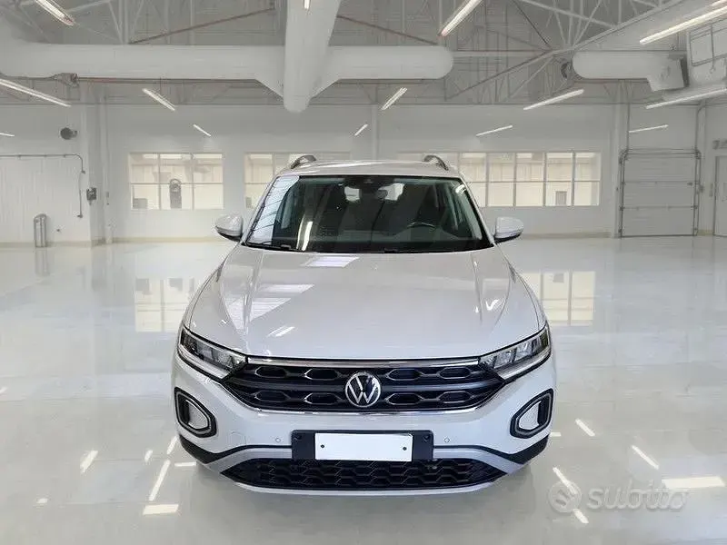 Usata VW T-Roc Life 149 CV (109 kW) 2023 Bianco SUV