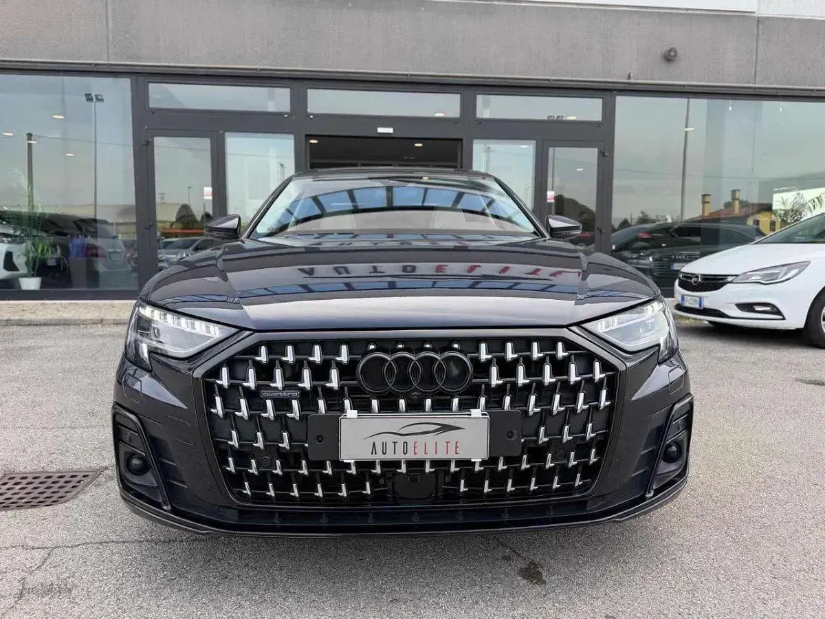 Usata Audi A8 Ambiente 286 CV (210 kW) 2024 Blu Berlina