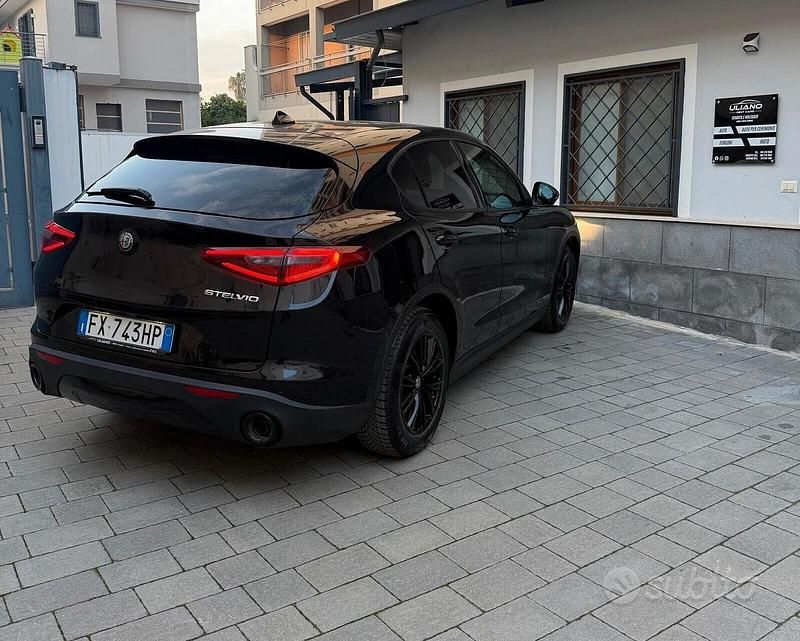 Usata Alfa Romeo Stelvio Executive 190 CV (139 kW) 2019 Nero SUV