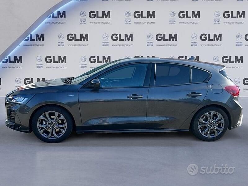 Usado Ford Focus ST-Line 116 HP (85 kW) 2025 Cinzento Sedan