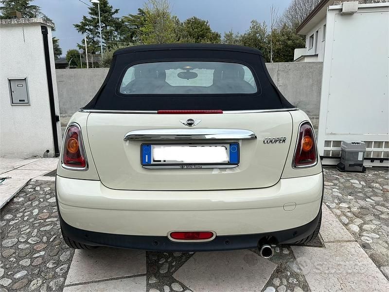Usata Mini Cooper Cabriolet 122 CV (89 kW) 2009 Bianco Cabrio