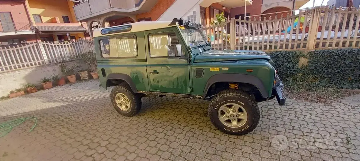 Usata Land Rover Defender 86 CV (63 kW) 2003 Verde SUV
