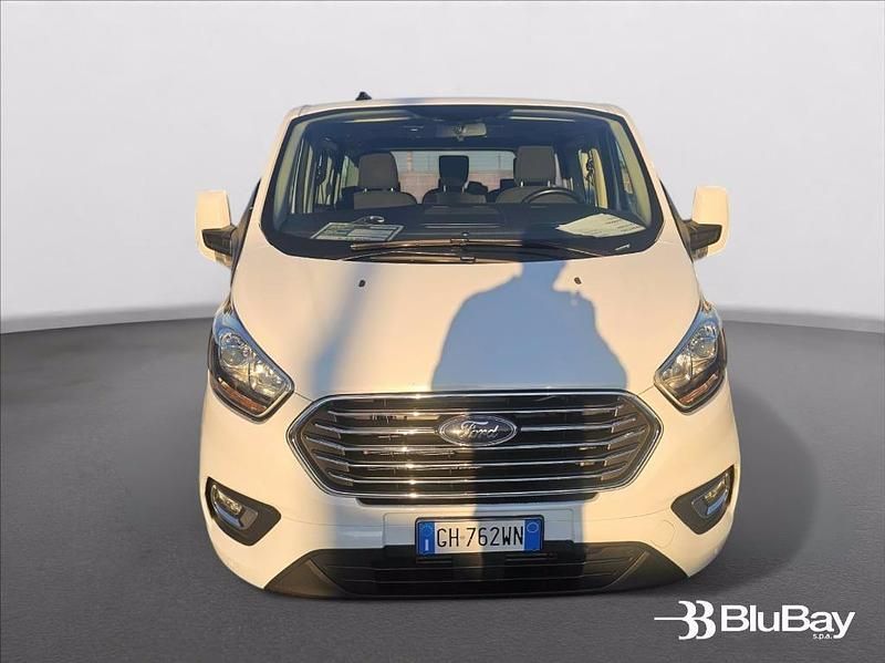 Usata Ford Tourneo Titanium 130 CV (95 kW) 2022 Frozen white Monovolume