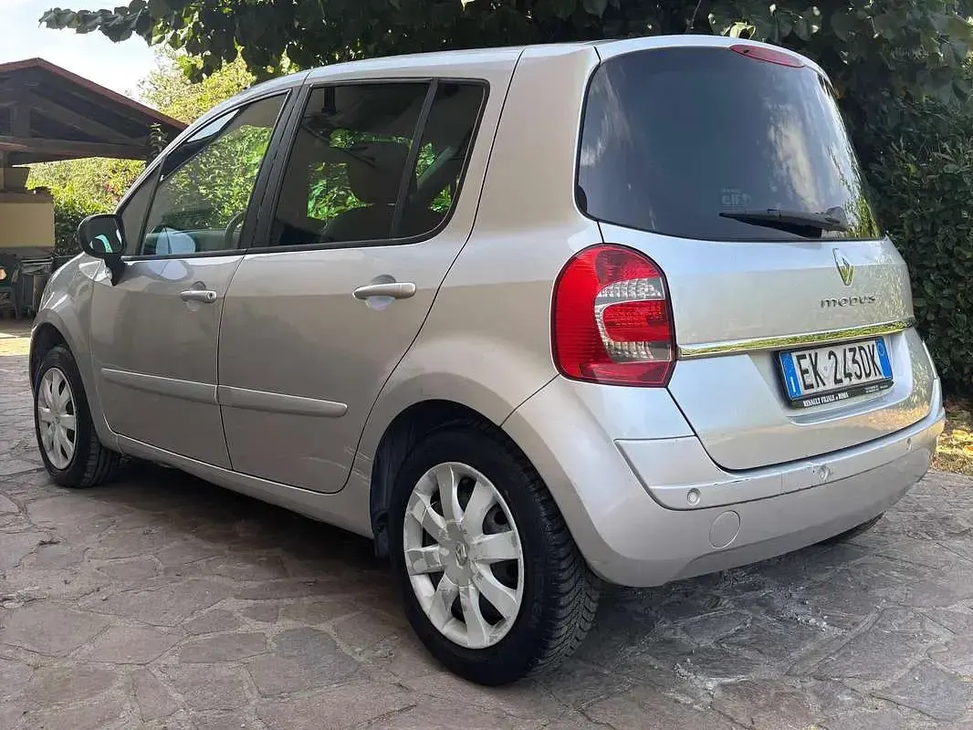 Usata Renault Modus 75 CV (55 kW) 2011 Argento Monovolume