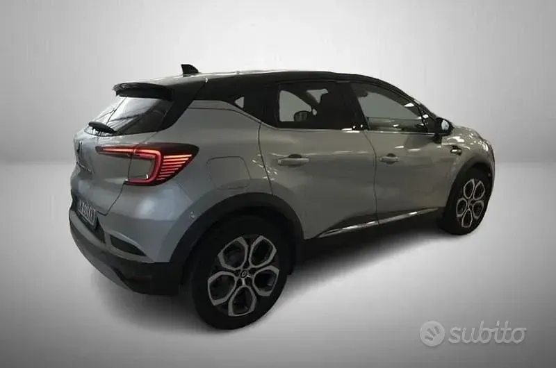 Usata Renault Captur Techno 101 CV (74 kW) 2023 Grigio SUV