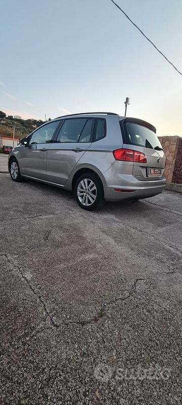 Usata VW Golf Sportsvan Trendline 110 CV (80 kW) 2016 Grigio Monovolume