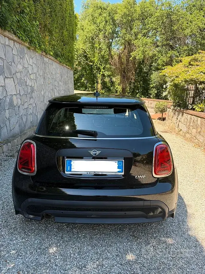 Usata Mini ONE Classic 75 CV (55 kW) 2021 Nero Utilitaria