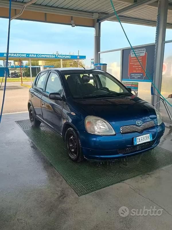 Usata Toyota Yaris 68 CV (50 kW) 2002 Blu/azzurro Berlina