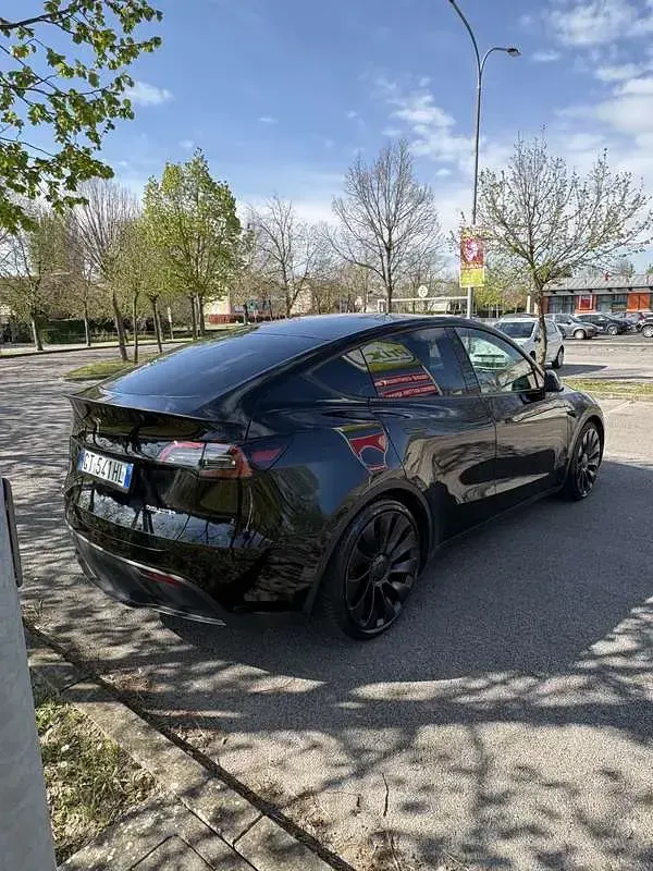 Usata Tesla Model Y Performance 155 kW (211 CV) 2024 SUV
