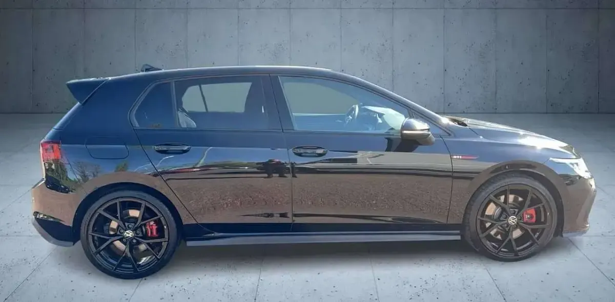Begagnad VW Golf VIII GTI 245 HK (180 kW) 2022 Svart Sedan