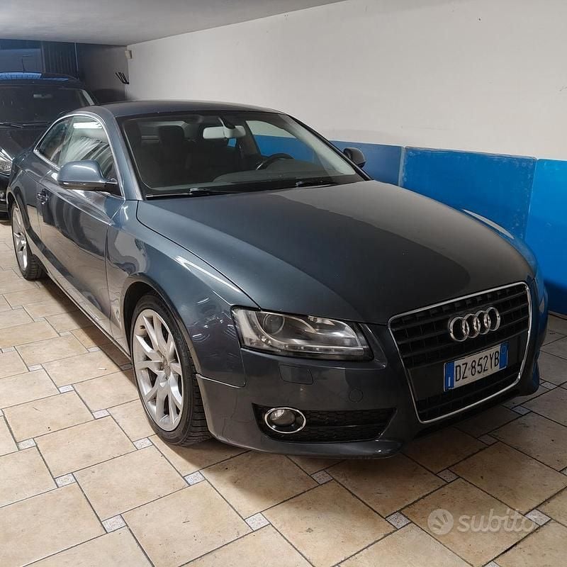 Grigio Usata 2010 Audi A5 Ambition Coupé | 4900 € (Ottimo prezzo) - Immagine 1/4