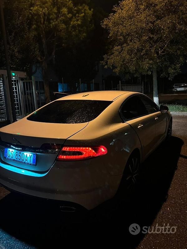 Usata Jaguar XF 207 CV (152 kW) 2008 Bianco Berlina