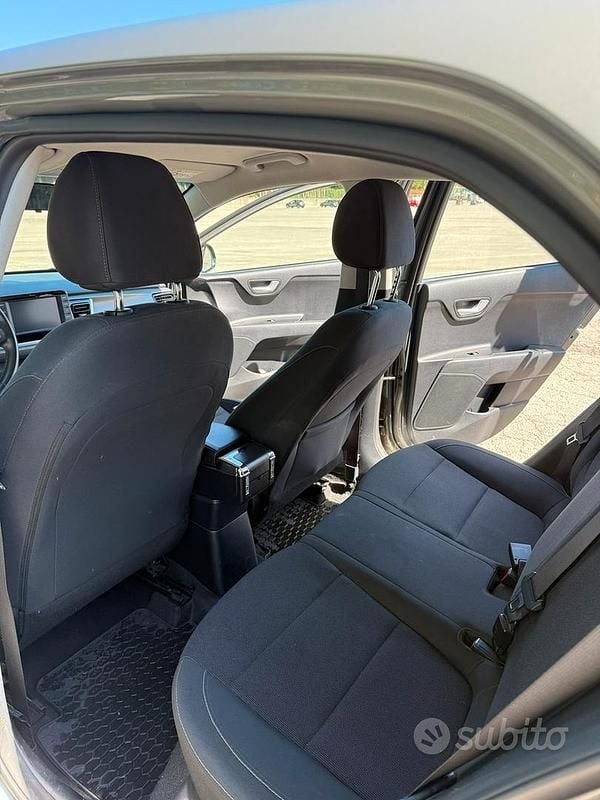 Usata Kia Rio 84 CV (61 kW) 2020 Verde Utilitaria