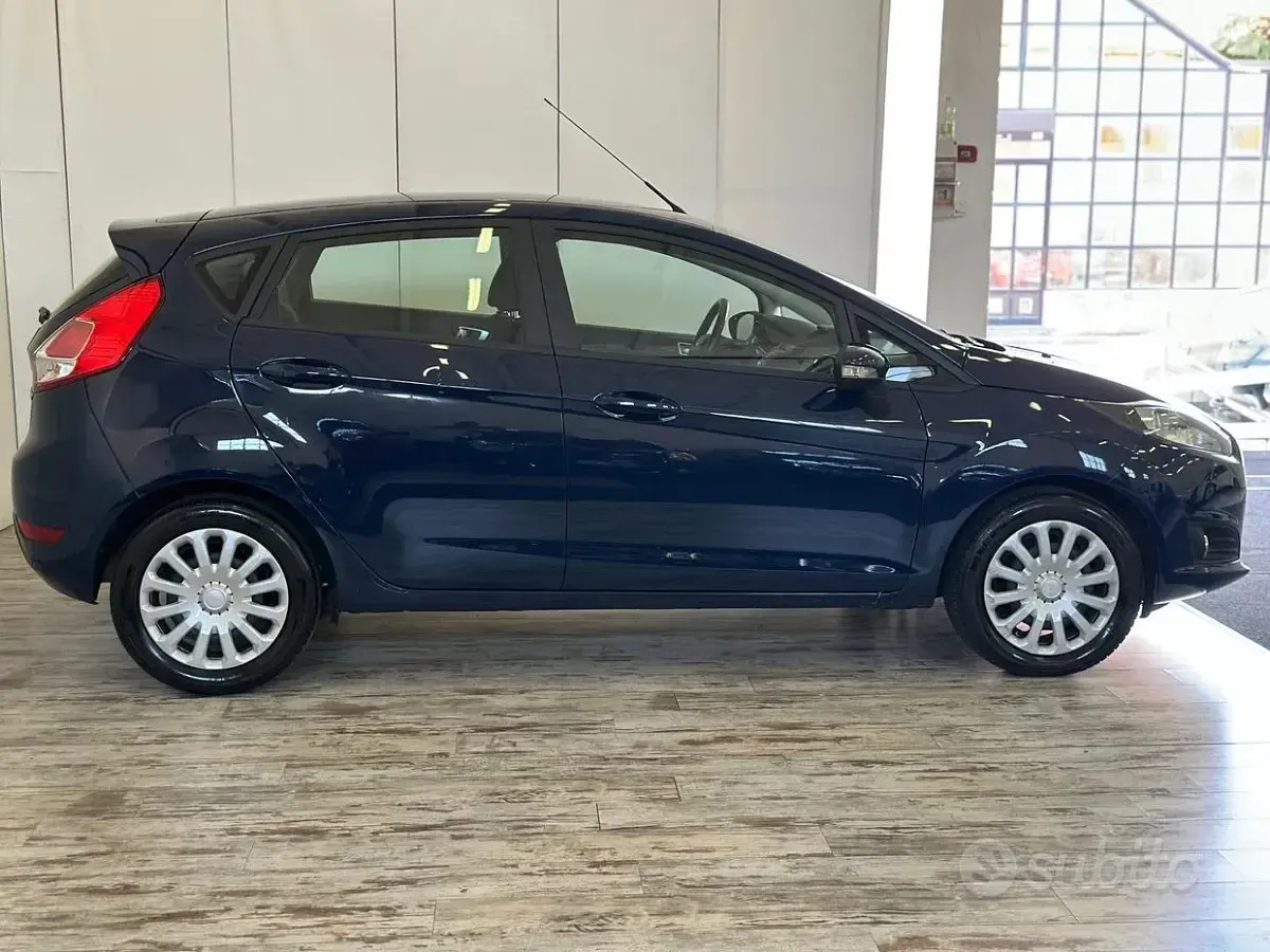 Usata Ford Fiesta 75 CV (55 kW) 2016 Bluazzurro Utilitaria