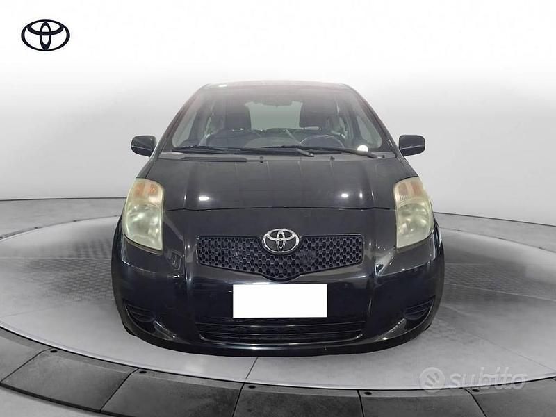 Usata Toyota Yaris Sol 69 CV (50 kW) 2008 Argento Utilitaria