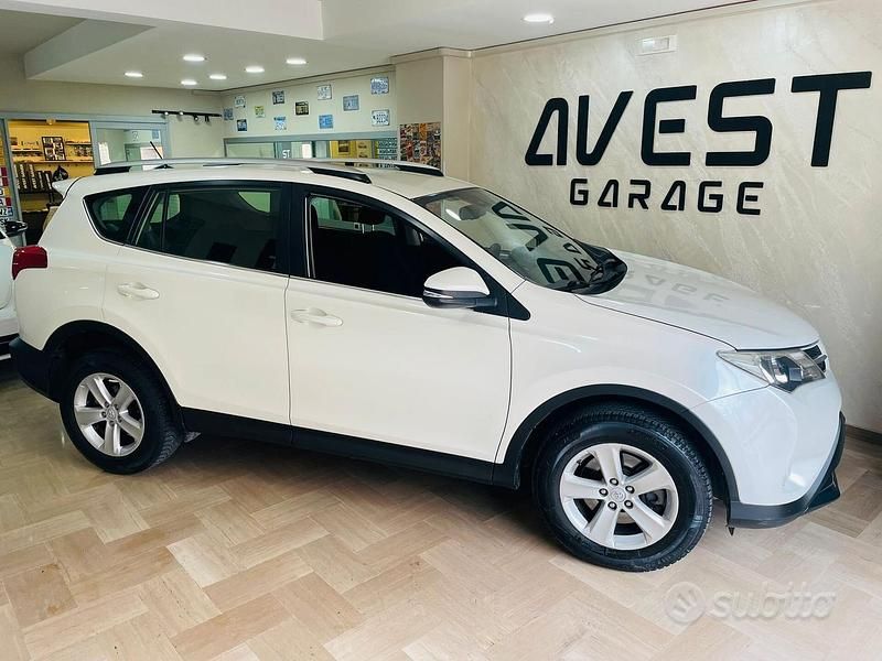 Second-hand Toyota RAV4 124 CP (91 kW) 2013 Alb SUV