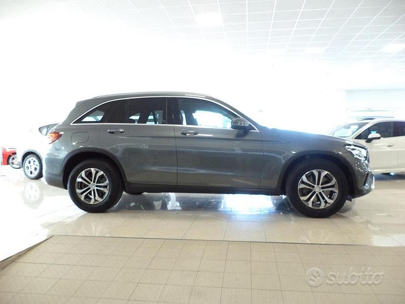 Usata Mercedes GLC200 Business 163 CV (119 kW) 2020 Grigio SUV