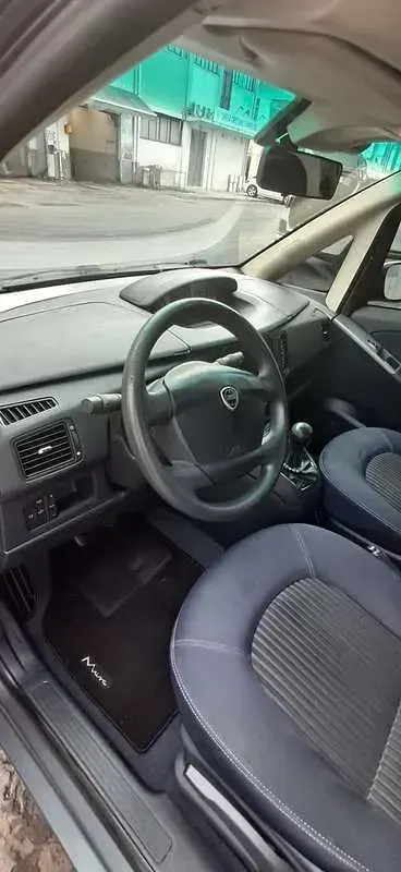 Usata Lancia Musa 90 CV (66 kW) 2010 Argento Monovolume