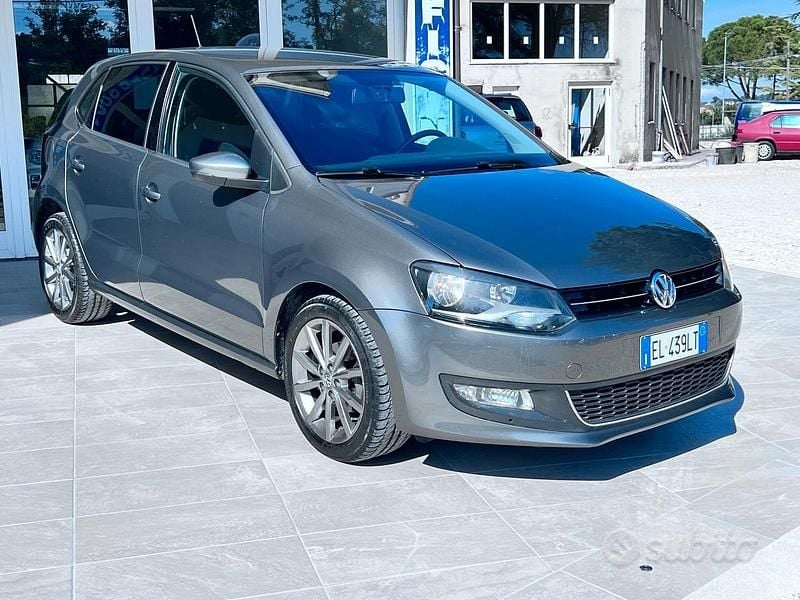Usata VW Polo Highline 82 CV (60 kW) 2012 Grigio Utilitaria