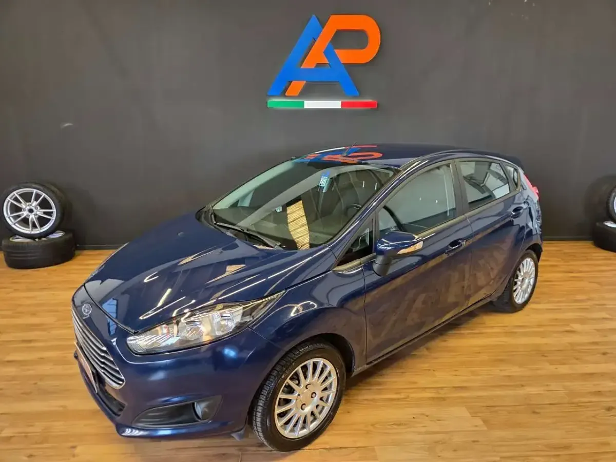 Usata Ford Fiesta Titanium 80 CV (58 kW) 2015 Blu/azzurro Utilitaria