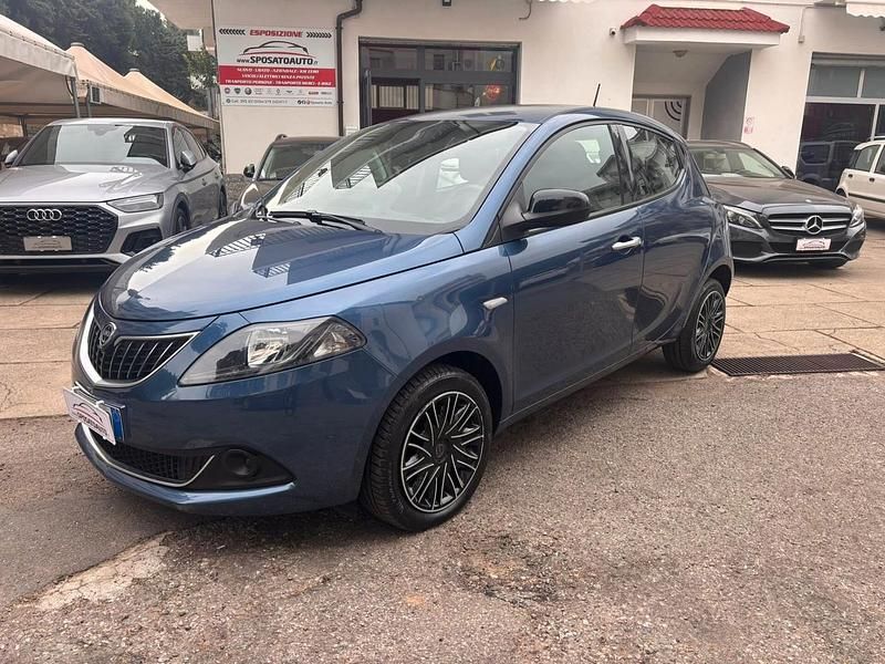 Usata Lancia Ypsilon Silver 69 CV (50 kW) 2022 Blu Utilitaria