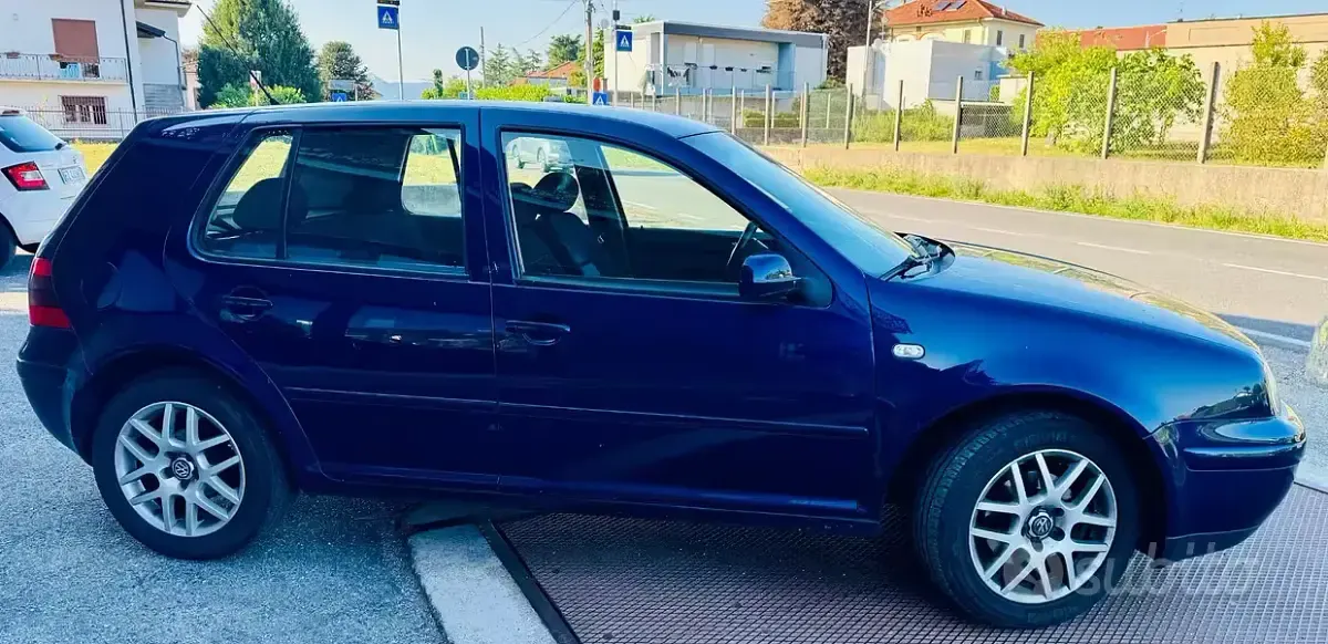 Usata VW Golf IV Comfortline 101 CV (74 kW) 2004 Bluazzurro Berlina