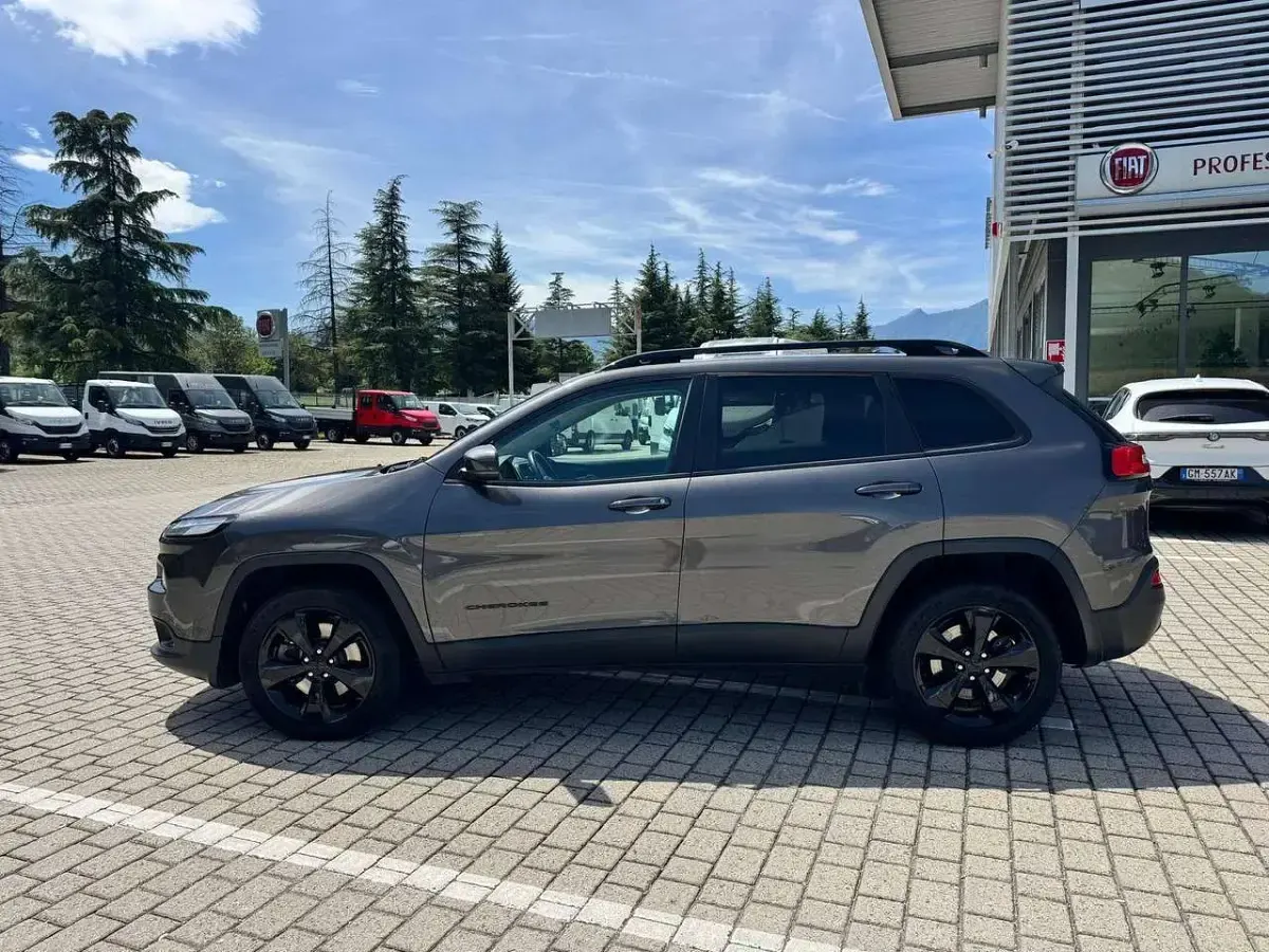 Usata Jeep Cherokee Night Eagle 185 CV (136 kW) 2018 Grigio SUV