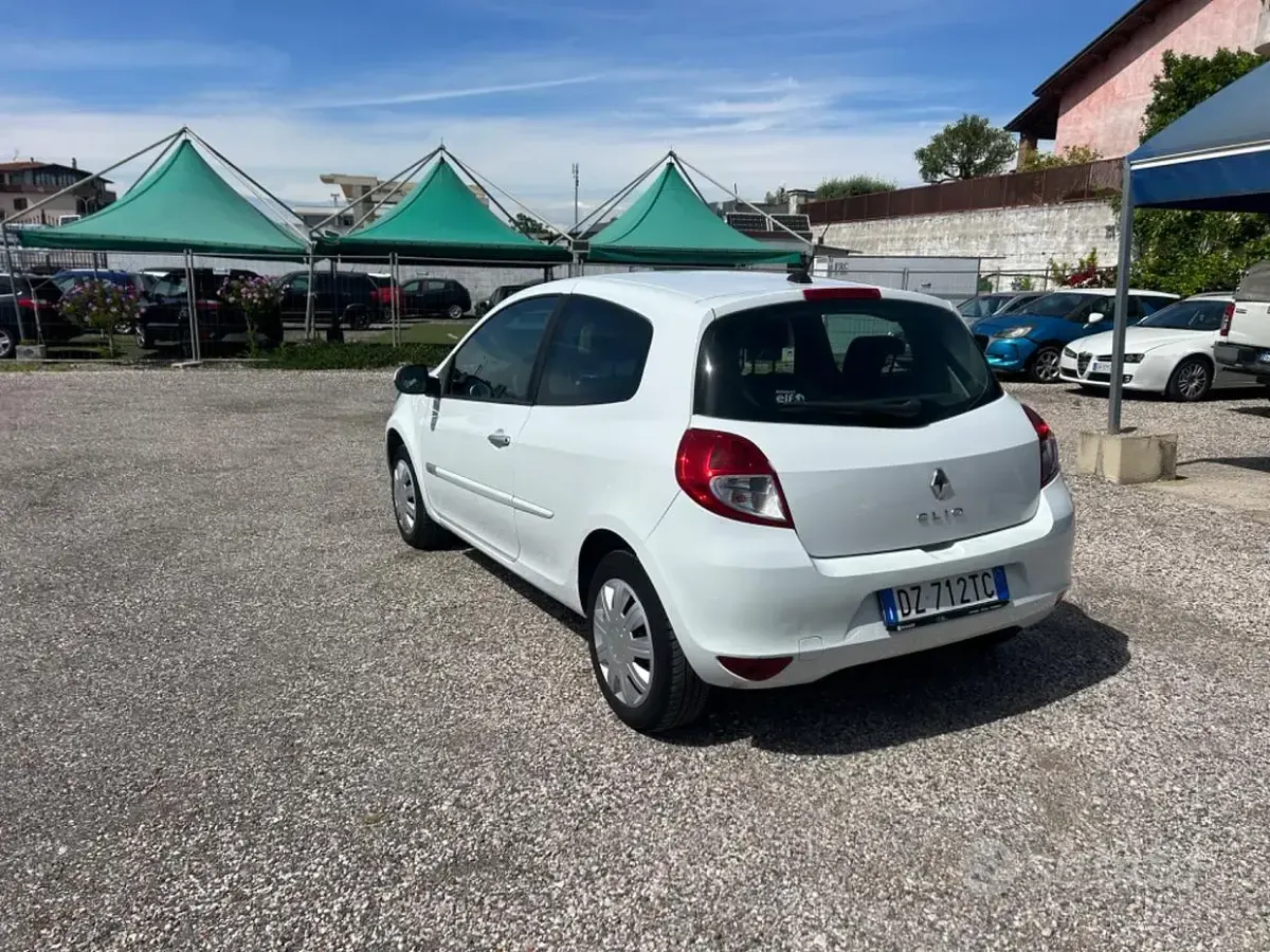 Brugt Renault Clio II 58 HK (42 kW) 2010 Hvid Sedan