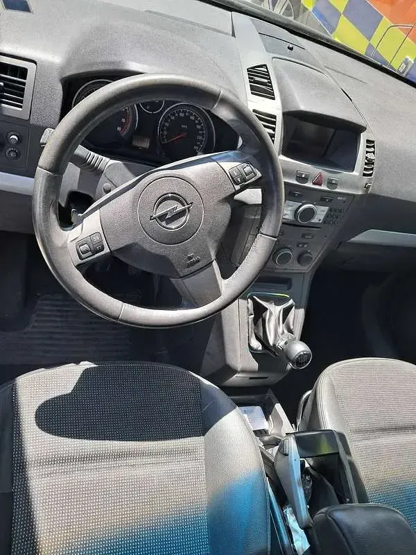 Usata Opel Zafira Club 94 CV (69 kW) 2007 Argento Monovolume