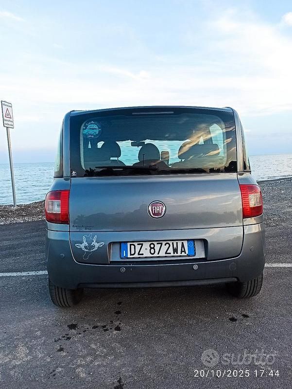 Usata Fiat Multipla 103 CV (75 kW) 2010 Grigio Monovolume