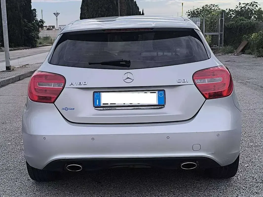 Usata Mercedes A180 Premium 109 CV (80 kW) 2015 Grigio Utilitaria
