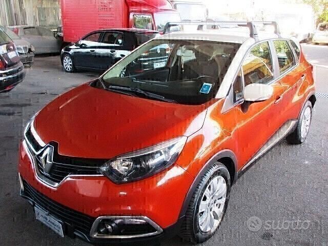 Usata Renault Captur Business 90 CV (66 kW) 2014 Arancione perlato SUV